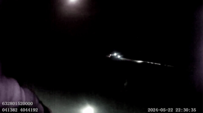 ▲民辅警深夜展开搜寻 视频截图