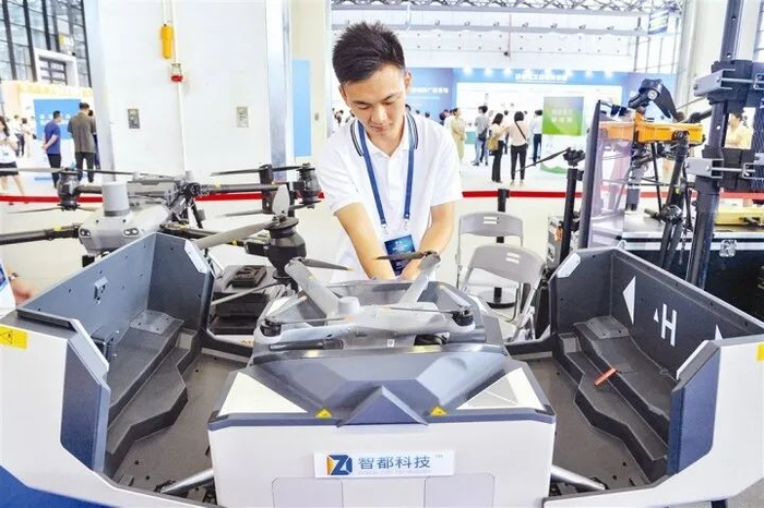 由南宁一家参展科技公司自主搭建的“空天地一体化社会治理项目”可很好地提高基层社会治理效能。记者 黄维业 摄