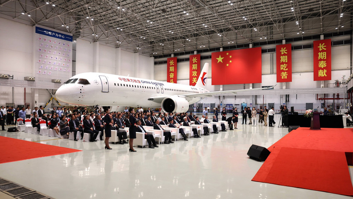 2023年5月28日，东航全球首架C919客机正式开启商业运营，从上海虹桥机场飞赴北京首都机场。受访者 供图