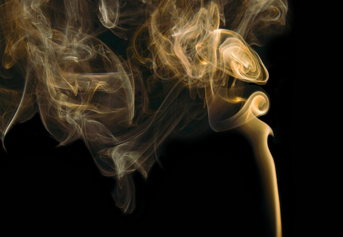 ▲香烟在空气中形成的烟雾
