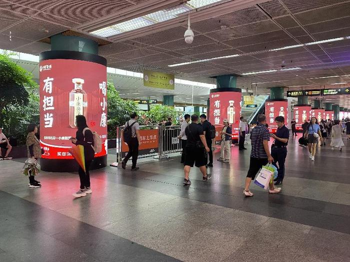 图为：深圳高铁站