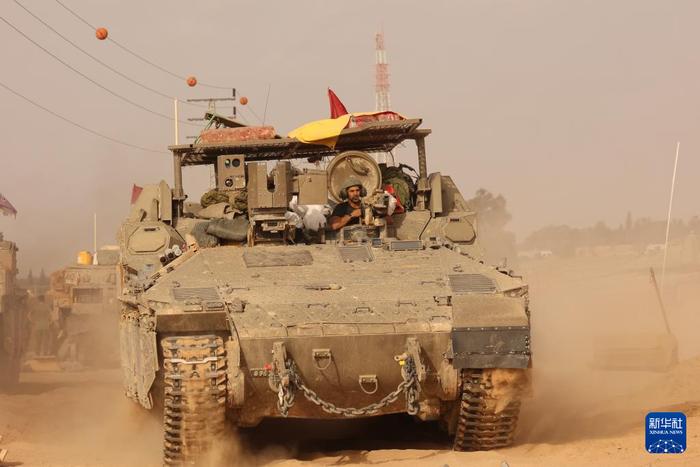   这是5月27日在以色列与加沙边境以方一侧拍摄的以军部队。新华社发（吉尔·科恩·马根摄）