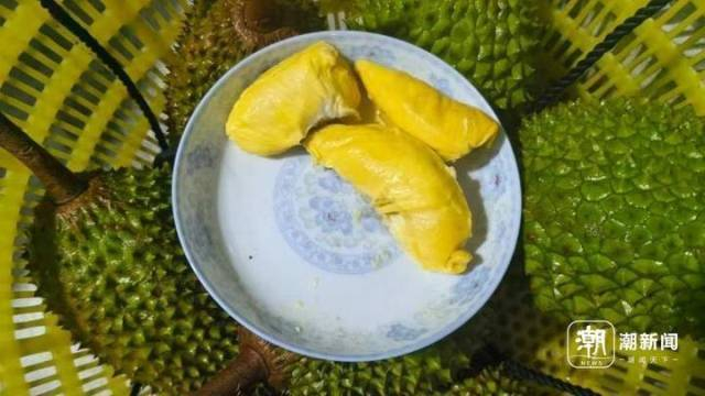 成熟国产榴莲果肉呈金黄色。受访者供图