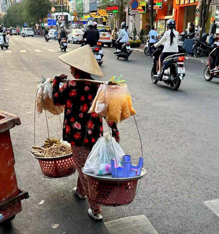 越南传统的竹笠帽，是老一辈人的符号。（图源：时代周报记者 刘沐轩/摄）