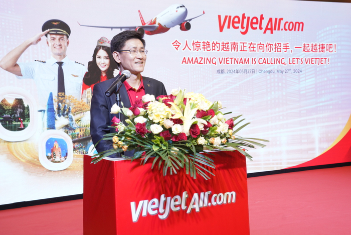 越捷航空商务副总裁谢友青先生