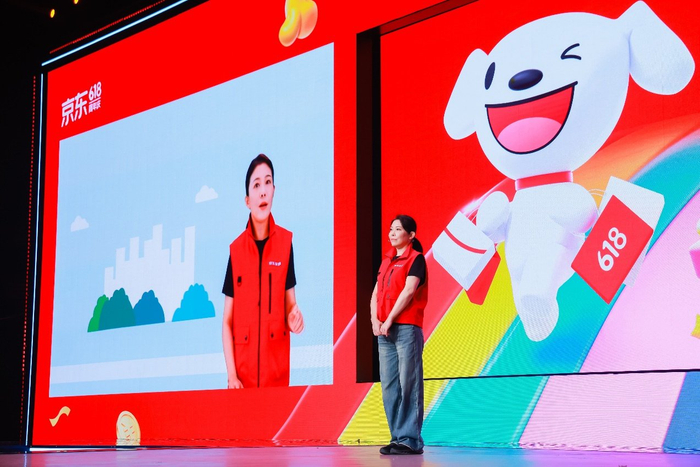 京东集团CEO许冉对话自己的AI数字人。图片来源：企业供图