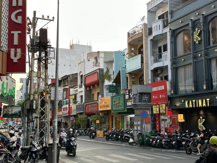 胡志明市的“筒楼”。（图源：时代周报记者 刘沐轩/摄）