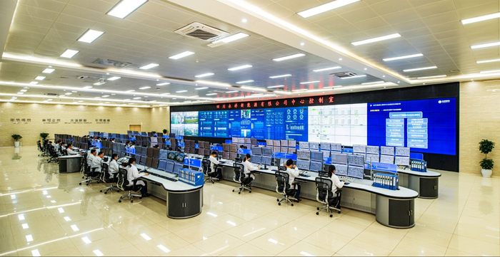 图为通威股份旗下永祥新能源中控室