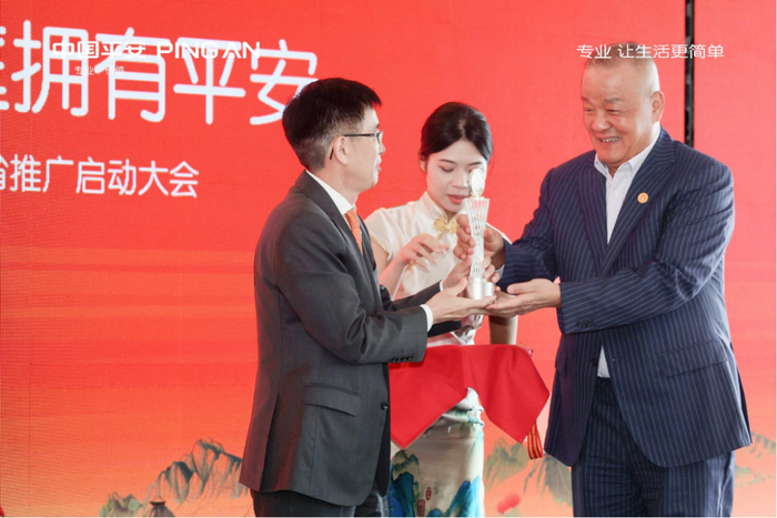 “平安二级勋章”获得者朱友刚