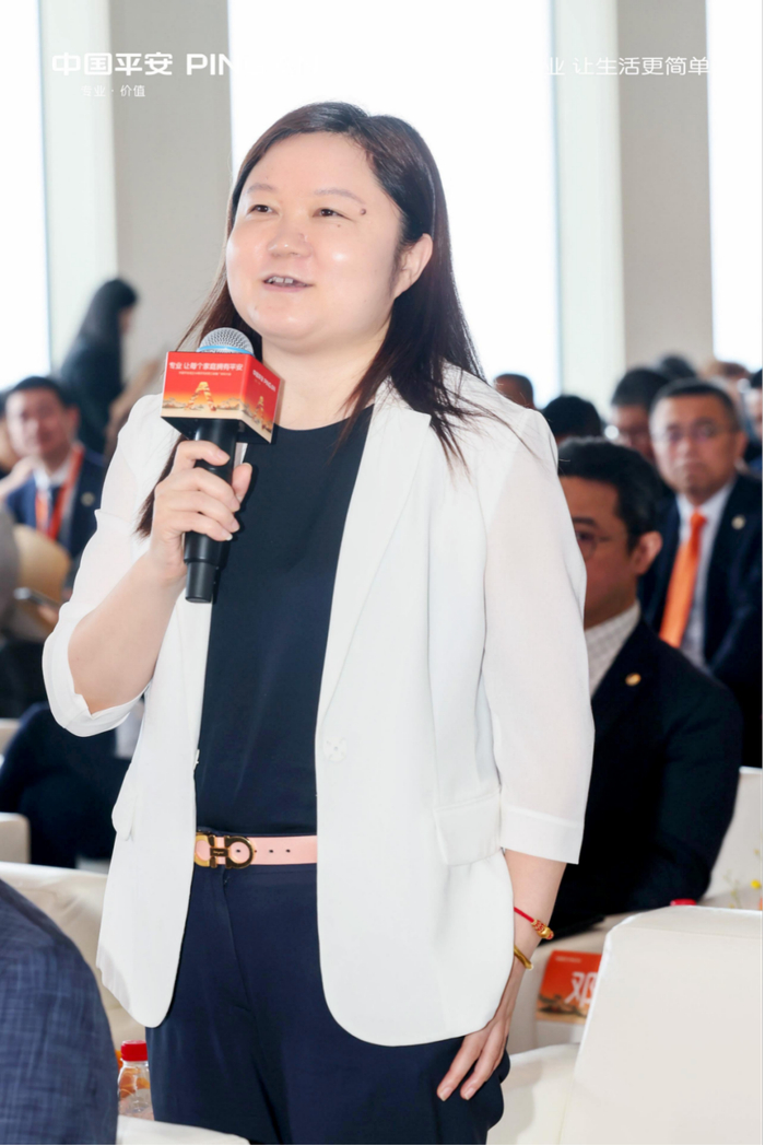 　　本次司庆向员工颁发了“中国平安高峰英雄”“中国平安二、三级勋章”“中国平安杰出经理人”“长期服务纪念章”“优秀党员”“十佳志愿者”等奖项，向专业公司颁发了优秀党组织、“三村工作”先进单位等奖项。