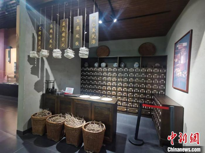 走进浑源黄芪文化园，厚重的中药文化历史气息扑面而来。吴琼摄