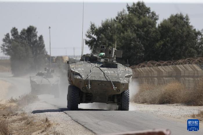 这是5月29日在以色列与加沙边境以方一侧拍摄的以军部队。新华社发（贾马尔·阿瓦德摄）