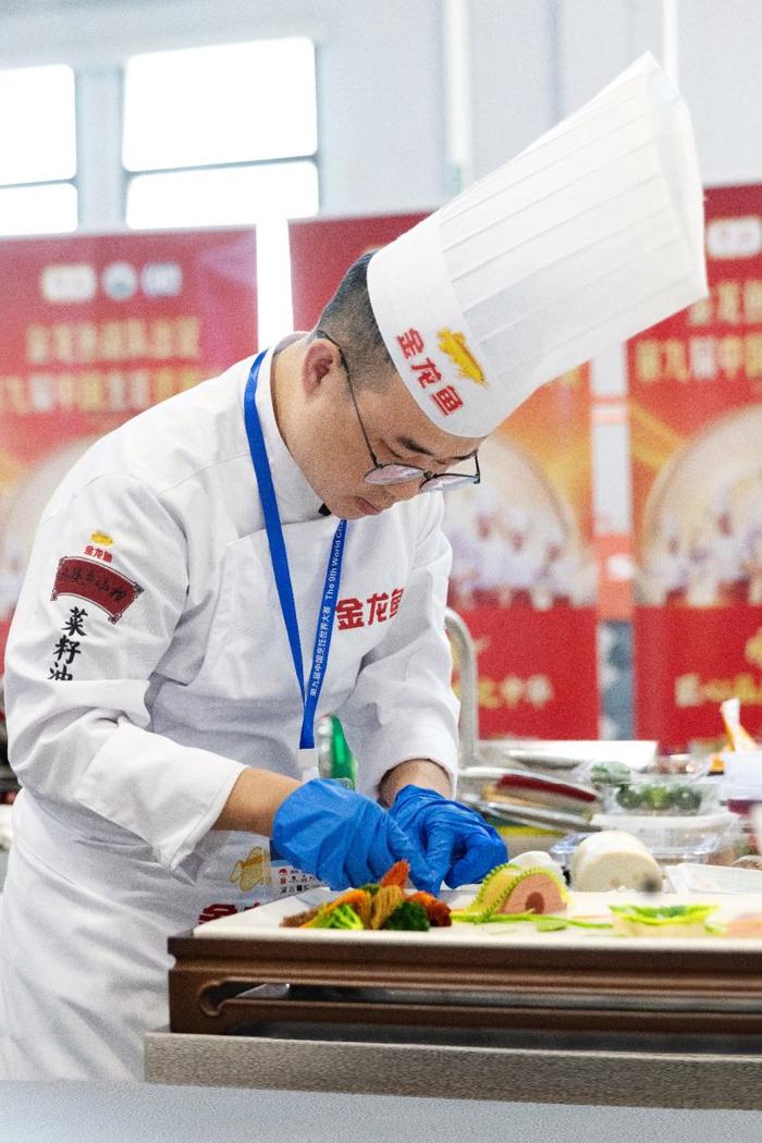 作为领队,世界厨师联合会国际评委,国家高级烹饪师黄君提到:金龙鱼