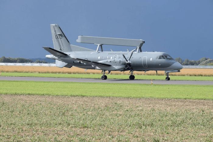 瑞典空军萨博340B AEW预警机，图为003号机，是现役两架S100D之一，装有ASC-890系统
