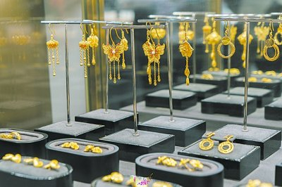     水贝金饰的加工费根据各个店铺工艺精致度而定。来源：网络