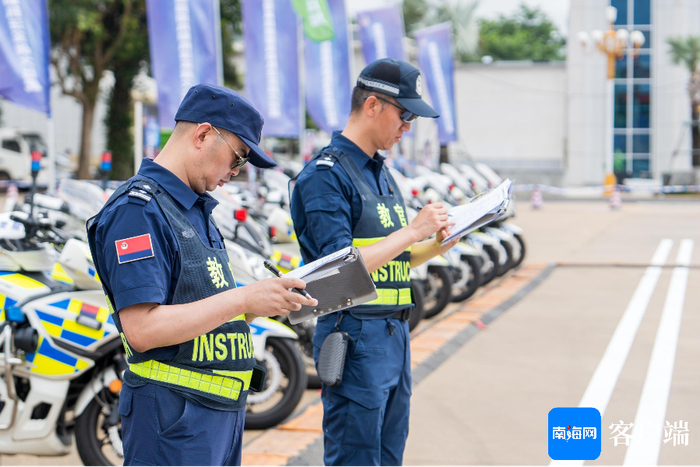 海南交警系统路面执勤执法实战大比武现场。记者 曹志 摄