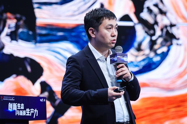 商汤科技联合创始人、大装置事业群总裁杨帆在演讲中。 海沙尔摄