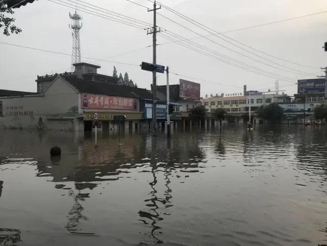 被洪水没过的古河镇 图片来源：华夏时报