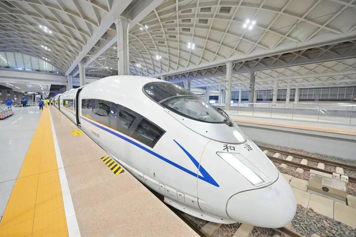 ▲ 配图与实际线路运行车型无关