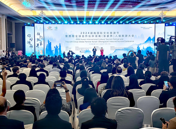 开幕式现场   张玲 摄