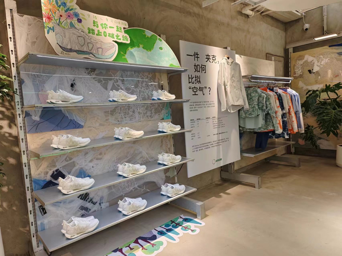 可回收的跑鞋。劳动报记者陆燕婷 摄影