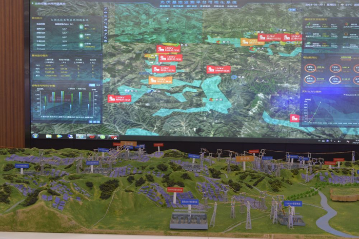 5月29日，记者拍摄的大同光伏发电监测服务中心的可视化系统。（新华社记者刘力航 摄）