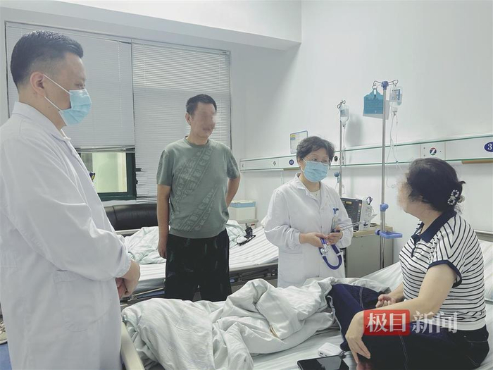 医生为患者查房（通讯员供图）