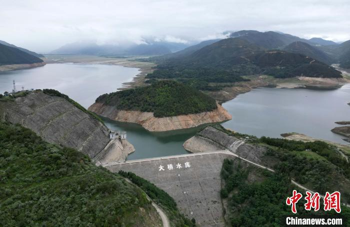 图为位于凉山州冕宁县的大桥水库.记者 王磊 摄