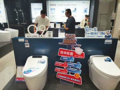 商场里随处可见的家居产品促销活动。