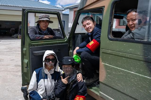 胡歌在可可西里。图源：微博@东方卫视一路前行