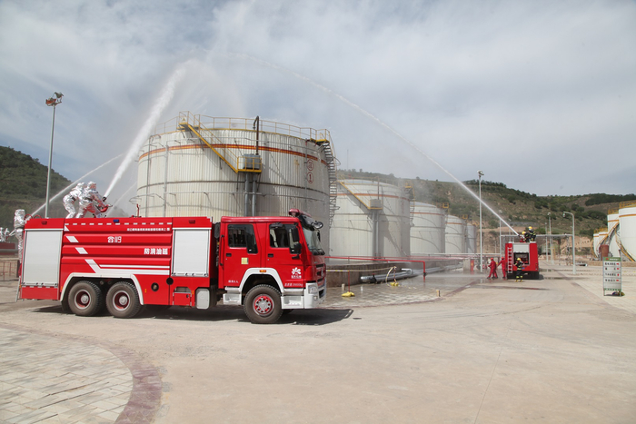 图为延长油田应急演练现场