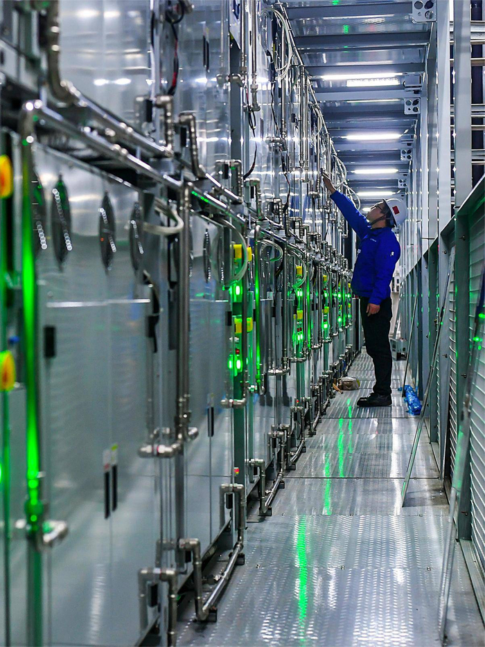 位于武汉市江夏区大桥现代产业园的楚能新能源股份有限公司第二工厂。（湖北日报全媒记者 朱熙勇 摄）