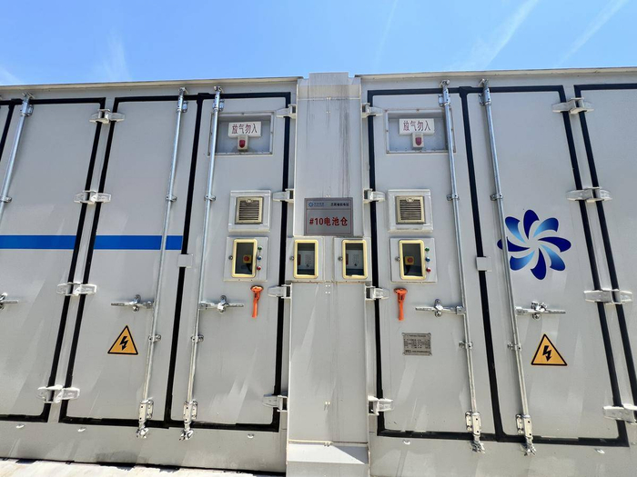 电池仓。（湖北日报全媒记者 黄磊 严运涛 摄）