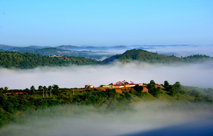 图为延长油田油井鸟瞰图