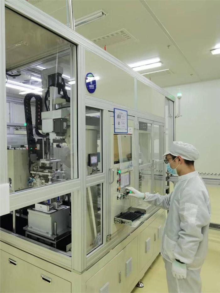 亿纬动力现代化的锂电池生产线。（湖北日报全媒记者 李剑军 通讯员 李德银 摄）