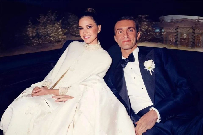  ·达莎（左）二婚嫁给亿万富豪尼亚科斯。