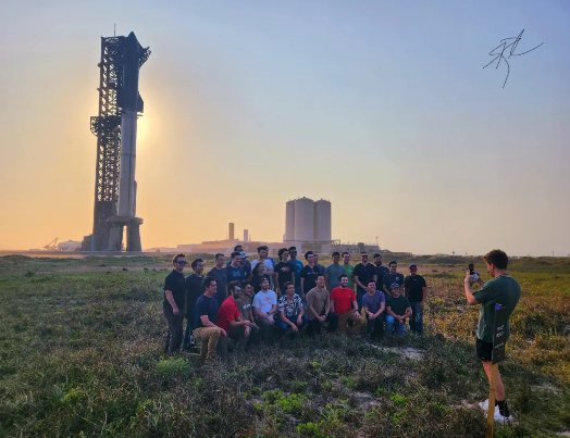 SpaceX星舰推进团队合影，图：S.E． Robinson， Jr．