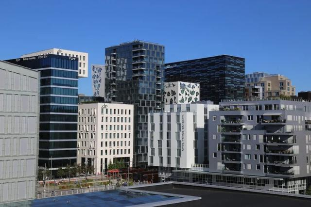 从奥斯陆歌剧院望向二维码区（摄影/李秀政）