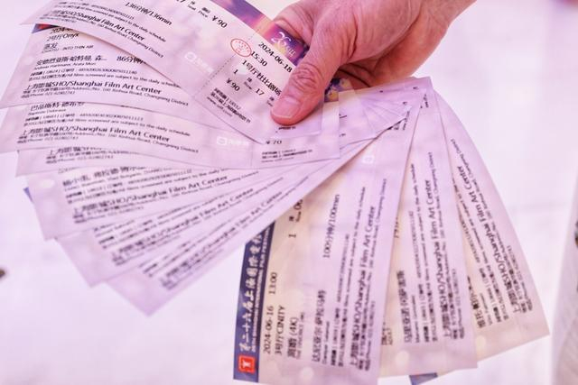 梅海星的电影票。 赖鑫琳 摄