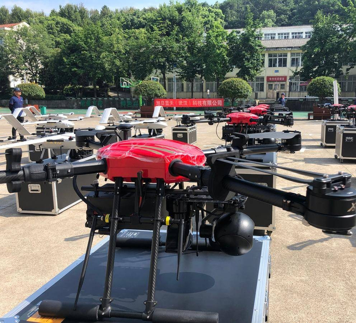 旭日蓝天公司无人机交付现场。（湖北日报全媒记者 汪训前 摄）
