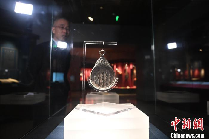 4月8日拍摄的元代八思巴文银字符牌。李亚龙 摄