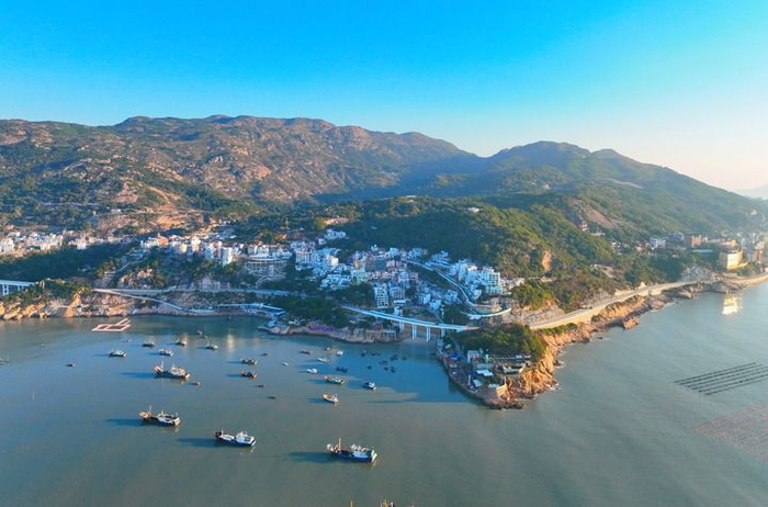 宁德市霞浦县三沙镇东壁村村貌及民宿景观（2023年12月7日摄）。新华社记者林善传摄