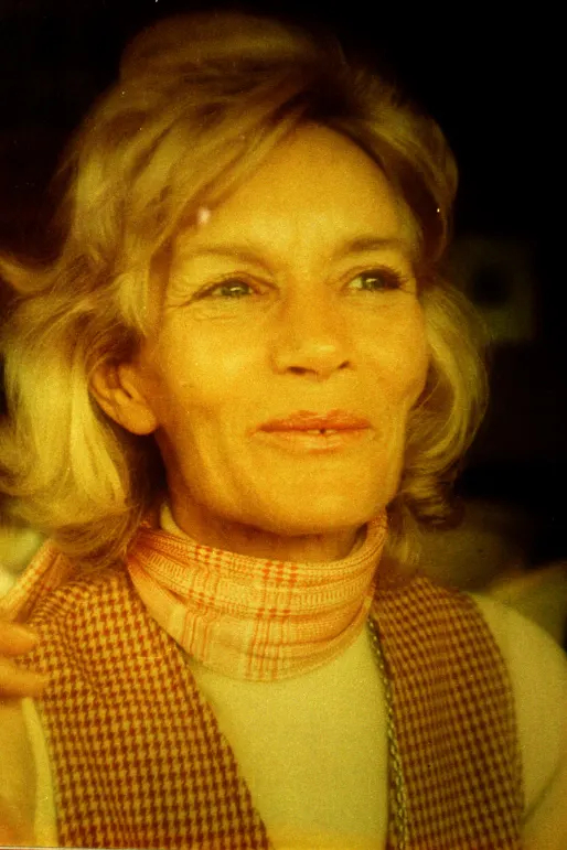  ·默多克的第一任妻子布克。