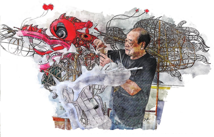 国家级非遗代表性项目金州龙舞代表性传承人李成家在展示舞龙扎制中的裱褙工艺。        制图 隋文锋