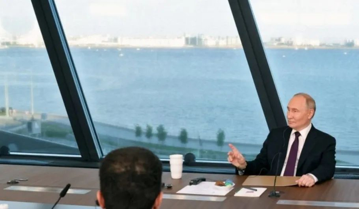 △当地时间6月5日，俄罗斯总统普京在圣彼得堡与多国通讯社领导人会谈。