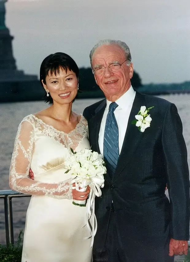  ·默多克与第三任妻子邓文迪。