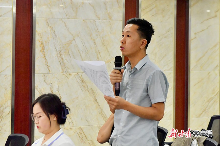 香港商报记者现场提问