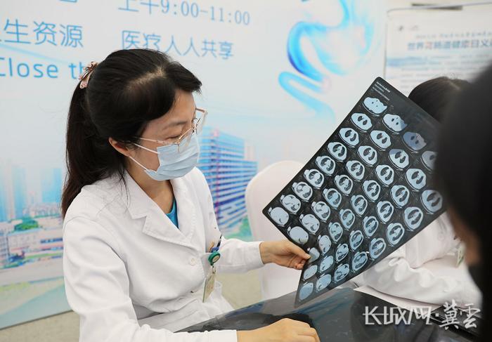 义诊现场。长城网·冀云客户端记者 靳晓丹 摄