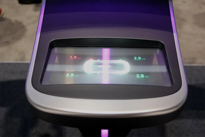 天马9.38"透明Micro-LED显示扶手屏