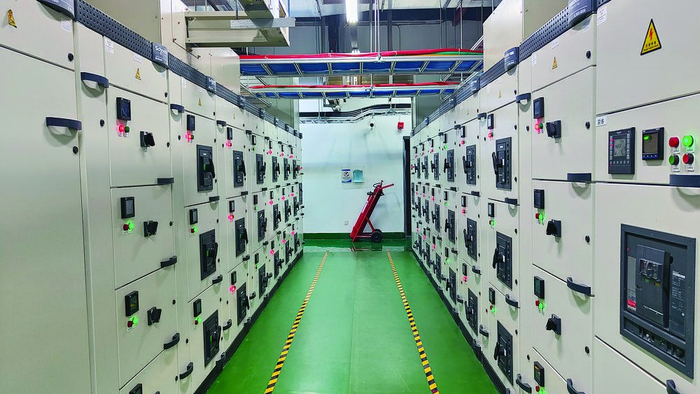 UPS（不间断电源）机组。 本报记者 陈俊 摄